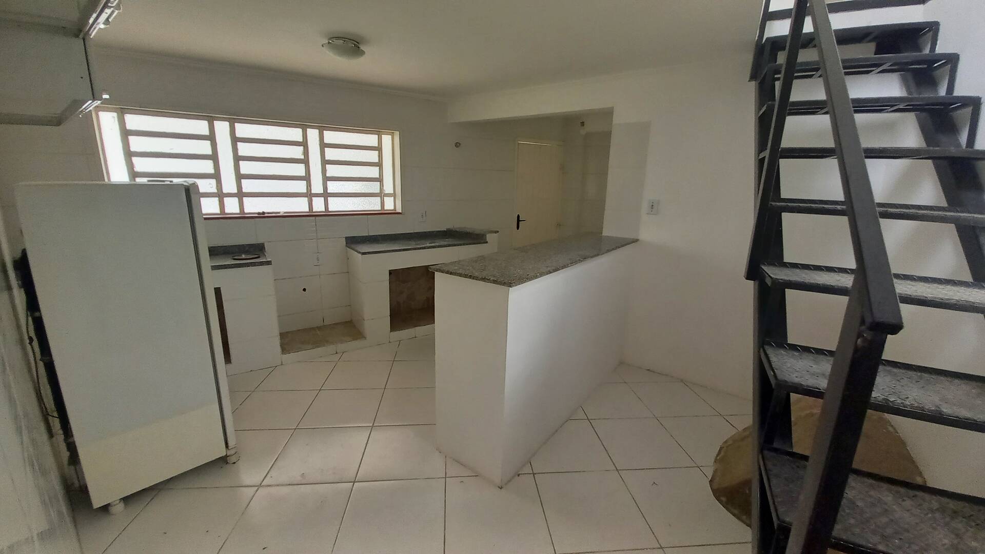 Casa à venda com 3 quartos, 560002m² - Foto 7